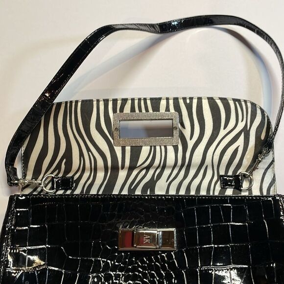 Anne Klein woman’s black handbag/purse/clutch style zebra pattern interior - Picture 6 of 6